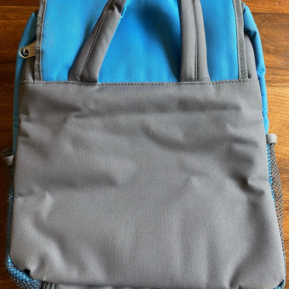 Thule Blue and Gray Hanging Toiletry Kit - Picture 5 of 5
